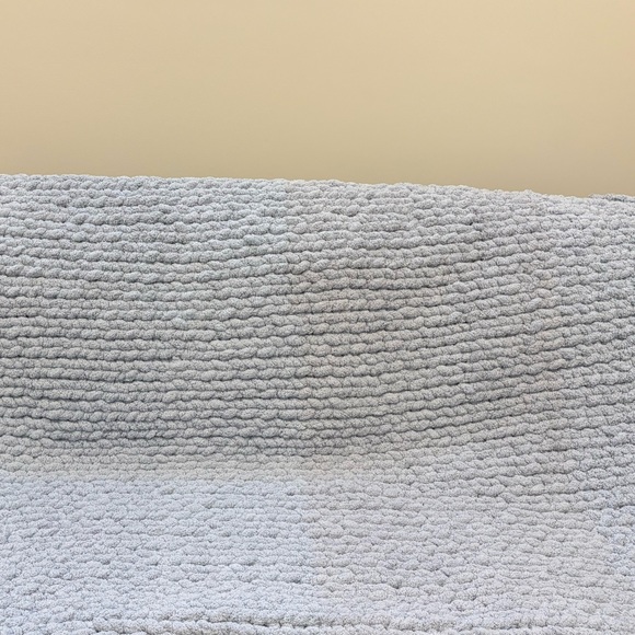 Handmade Chunky Blanket - Picture 2 of 5